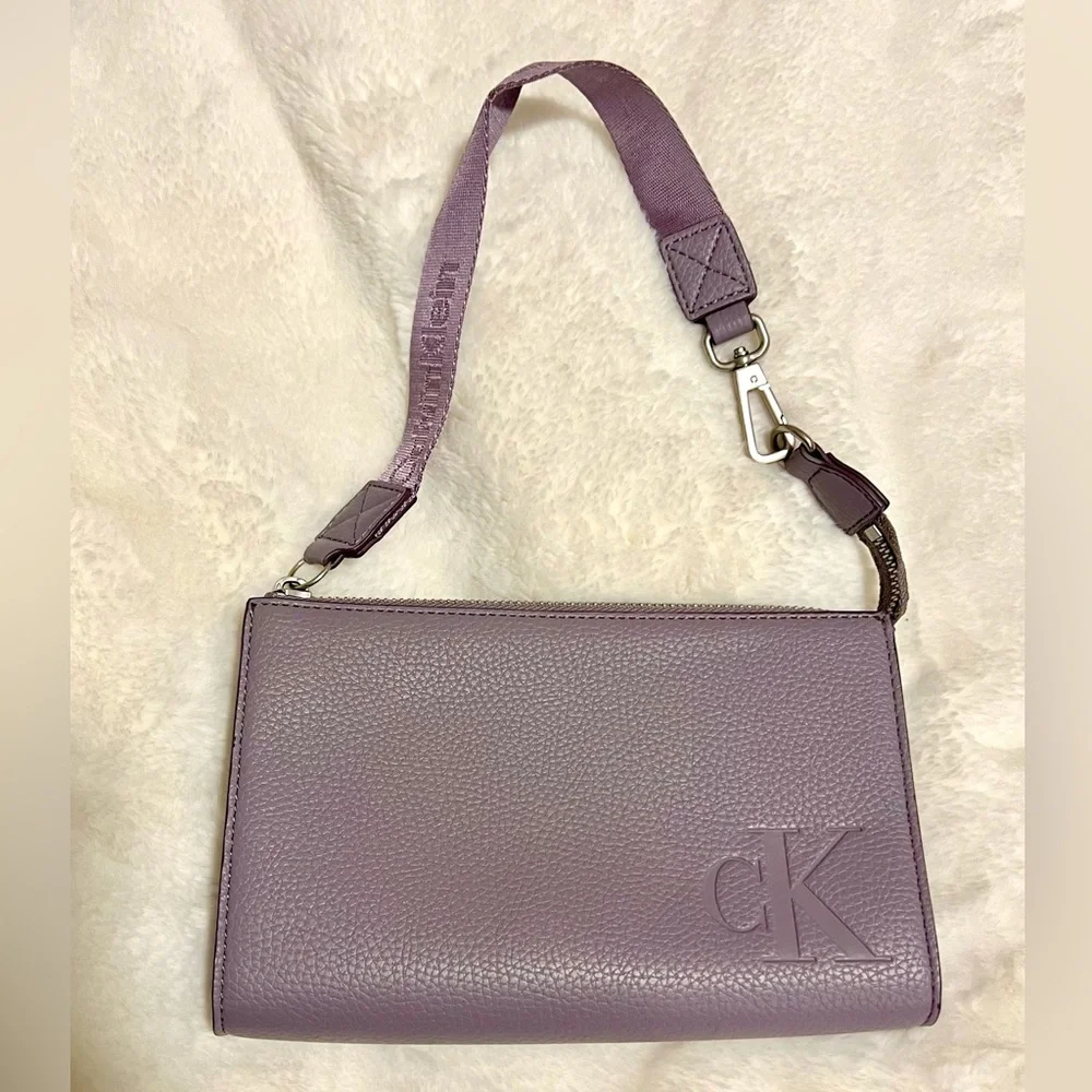 Calvin Klein CK Wristlet/Small Purse Lavender - Picture 1 of 5